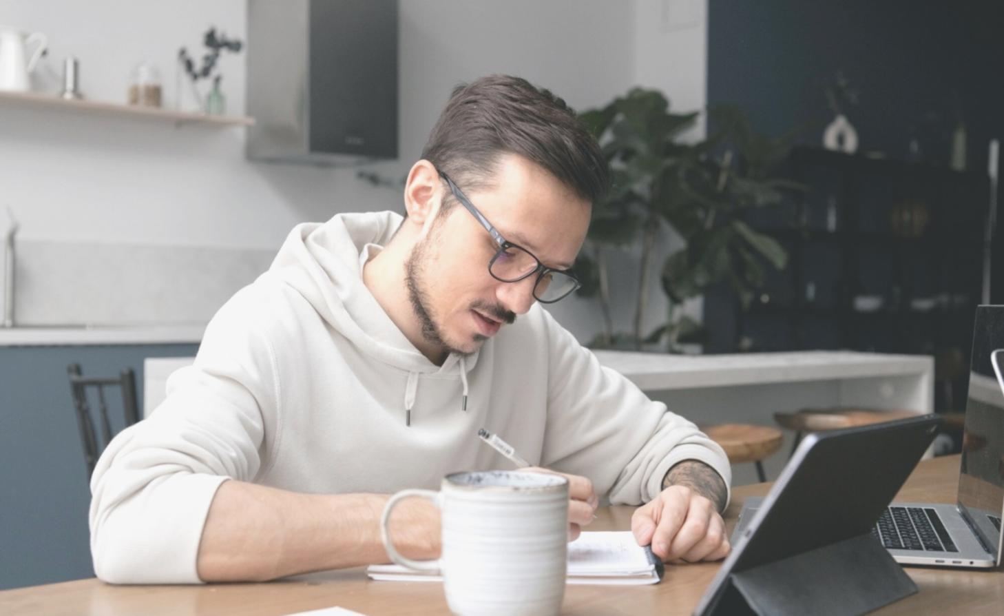 Arbeitsmaterialien und Notizen aus einem Kurs